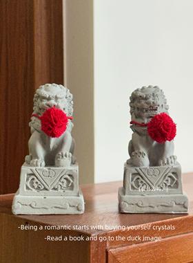 「无聊瞭 摆一对带绣球的石狮子」迷你小狮子 水泥石桌面小摆件