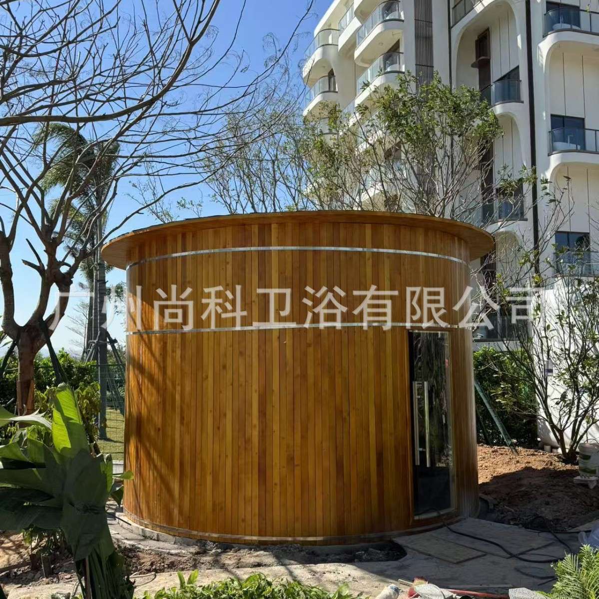 户外红雪松圆桶桑拿房汗蒸室外圆桶汗蒸房哈维亚炉全景视窗沥青瓦