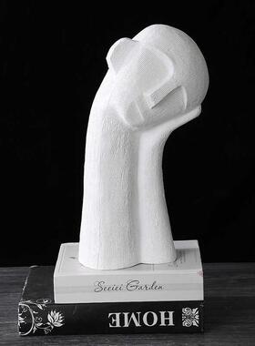 现代北欧沉思者陶瓷摆件软装售楼处餐桌抽象陈列意式简约电视柜