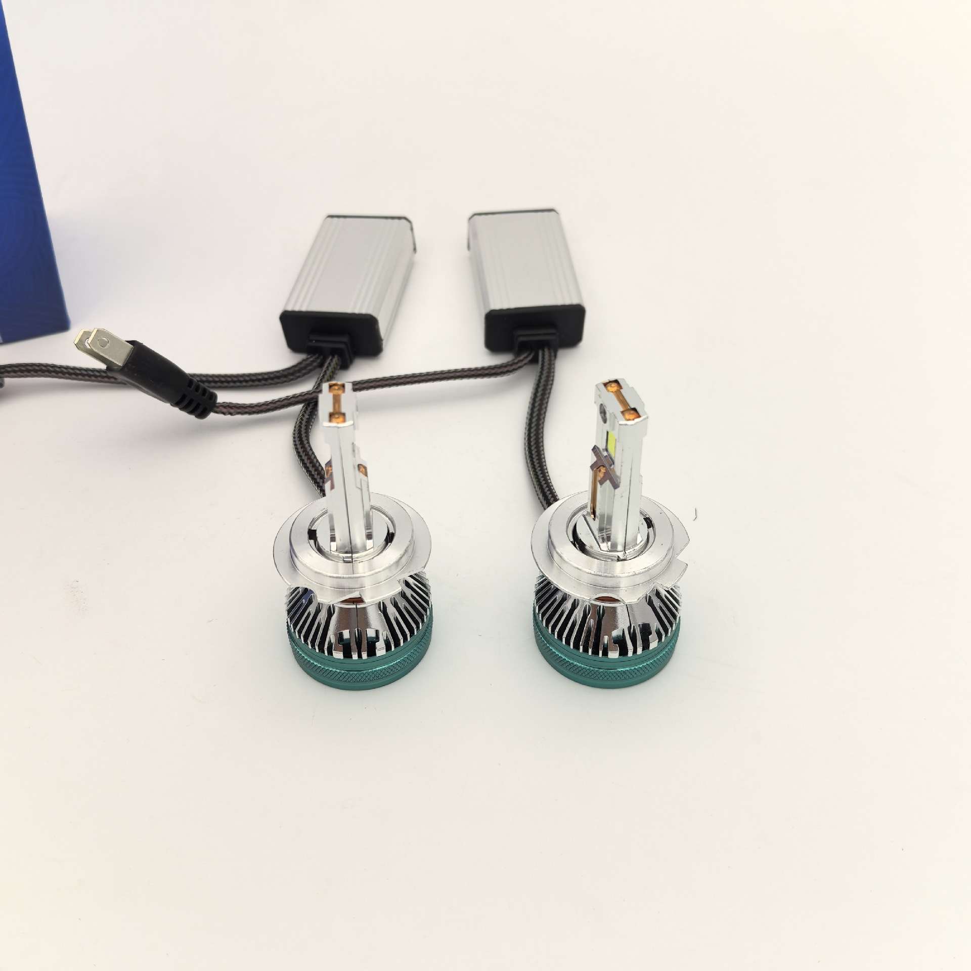 汽车LED灯泡前大灯H1H3H4H7H8H11聚光LED灯 改装前照灯远近光灯