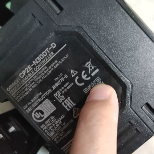 议价殴姆龙PLC，CP2E-N30DT-D。实物拍摄，两台成色很
