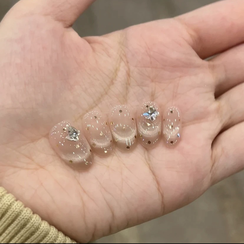 赫本晚宴猫眼手工穿戴甲春夏蝴蝶清透美甲温柔显白光疗亮片假指甲