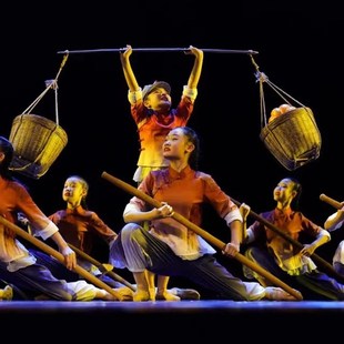 速发第十二表小荷届采朱德的扁担儿童舞蹈演出服红色送军粮风演服