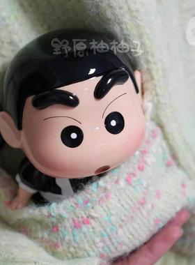 蜡笔小新办公室装饰治愈情绪摆件女生工位解压男生桌面生日礼物