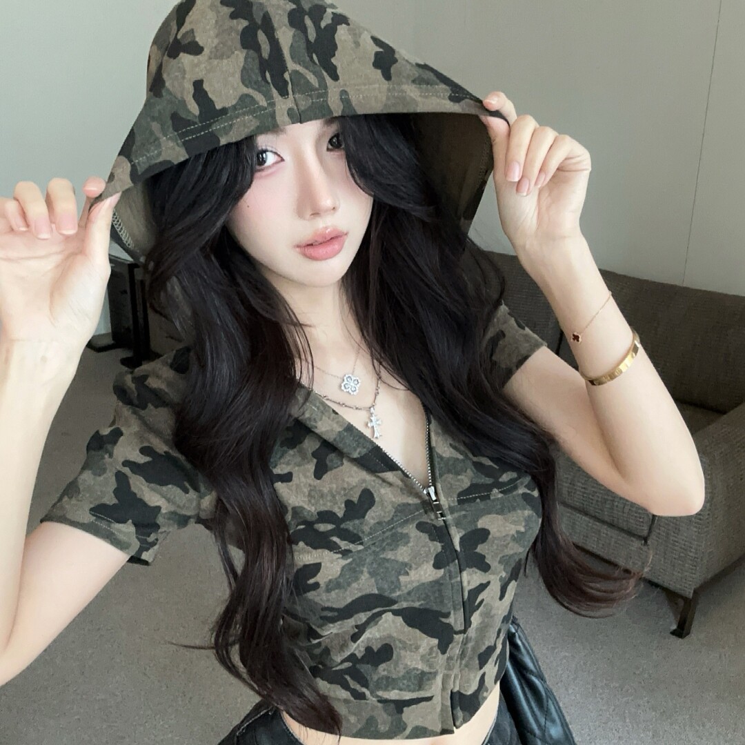 女士小众短款迷彩连帽卫衣夏季修身复古拉链开衫外穿ins辣妹短袖
