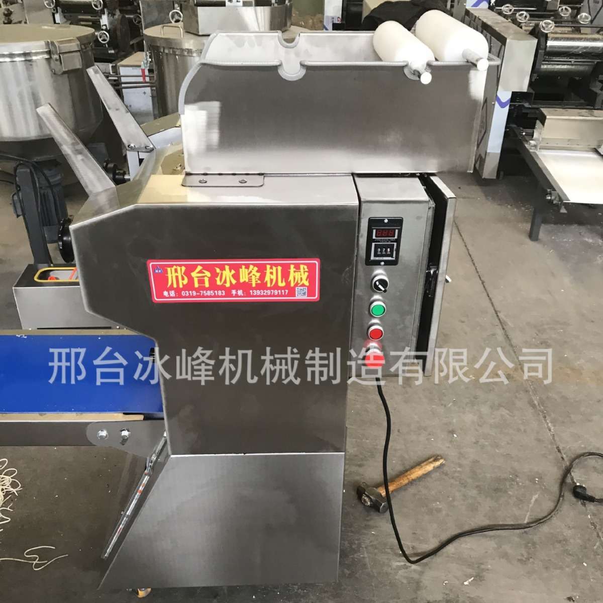 日式拉面机  电动面条机  合金压辊压面机 自动撒粉面条机