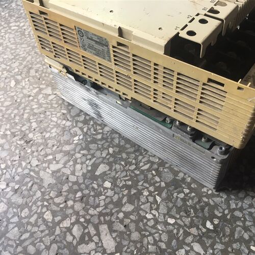 极速议价安川变频k器,VU2A0069FAA,用主板试上电报OPE01