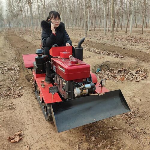 热销小型乘坐e式履带微耕机 25马力柴油款土地旋耕机 农用多功能