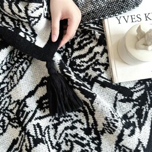 毛毯轻奢高级感花鸟纹针织毯黑白沙发搭毯客厅休闲午睡盖毯床尾毯