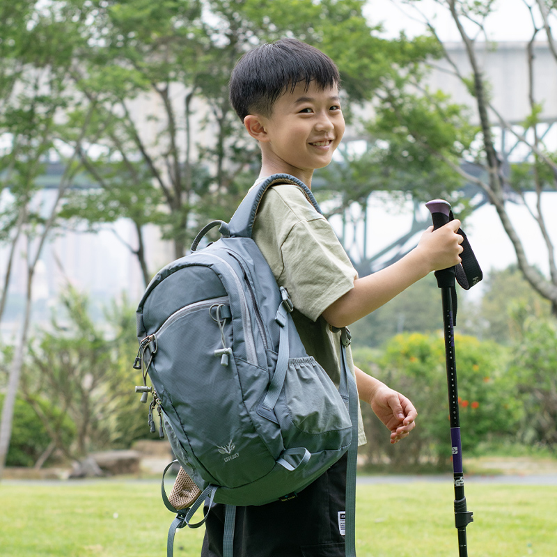 儿童轻便外出背包小学生减负护脊