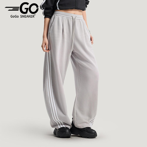 Adidas/阿迪达斯正品三叶草女士日常运动宽松休闲刺绣长裤IA7519