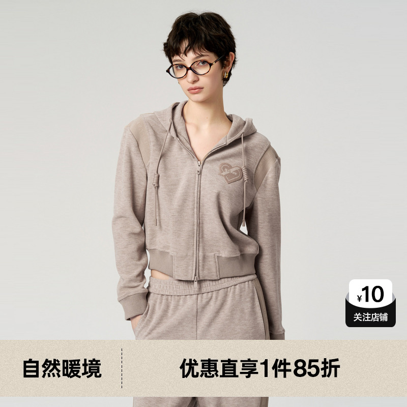 U/TI卡其色短款修身连帽卫衣女百搭设计感潮上衣尤缇2023冬季新款