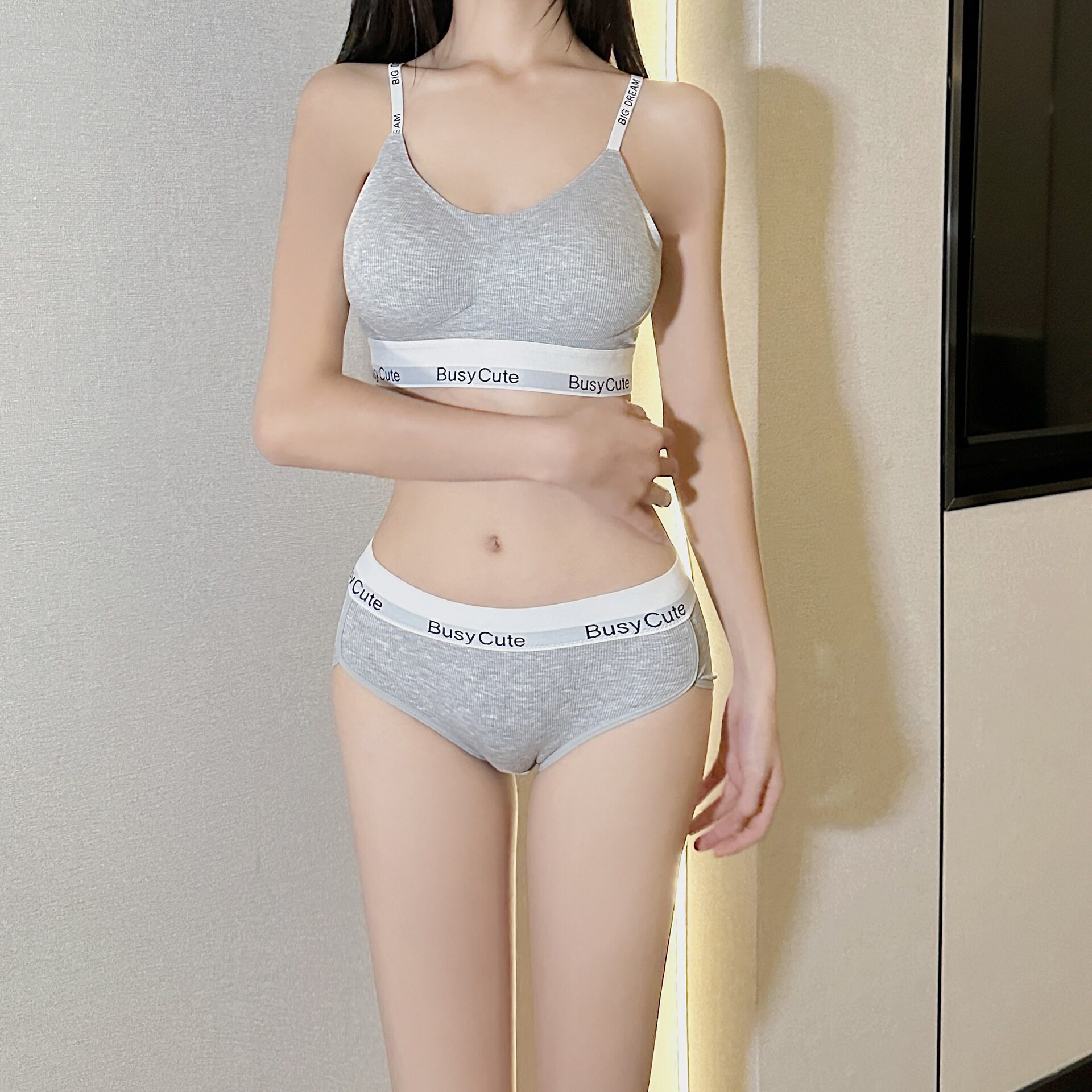 2024新款休闲运动风文胸无痕裸感基础无钢圈内衣黑白配色文胸新款