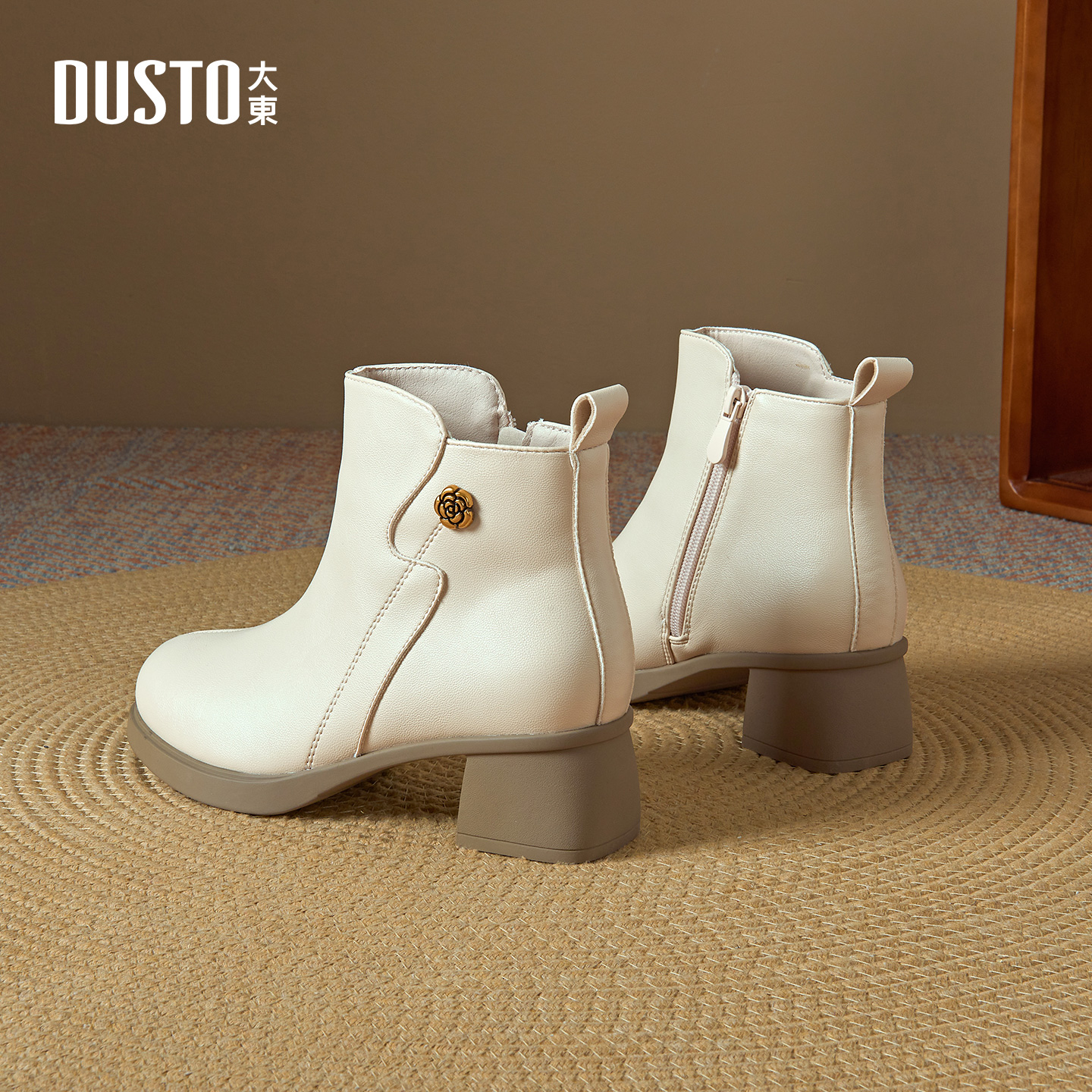 大东官方正品白色粗跟短靴