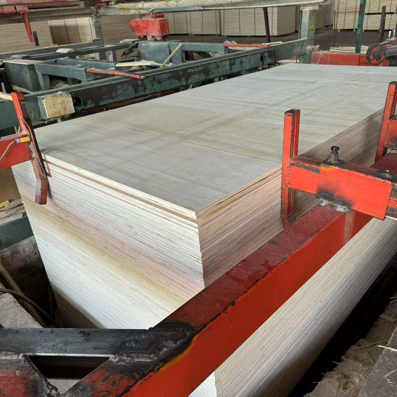 杨木多层胶合板异形定尺板雕圆家具板托盘盖板厚薄均匀规格多