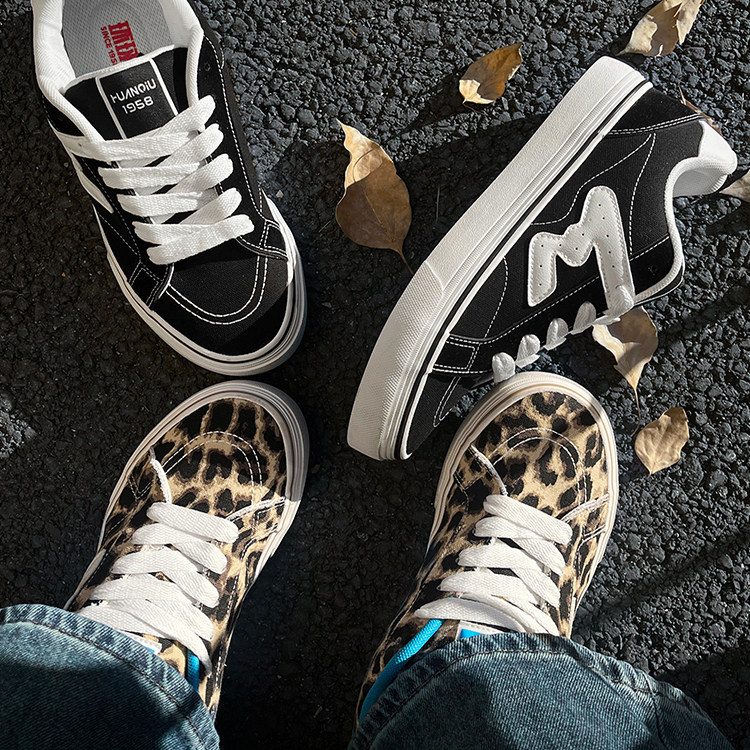 环球板鞋2026新款男女春夏潮防滑情侣百搭学生运动休闲板鞋滑板鞋