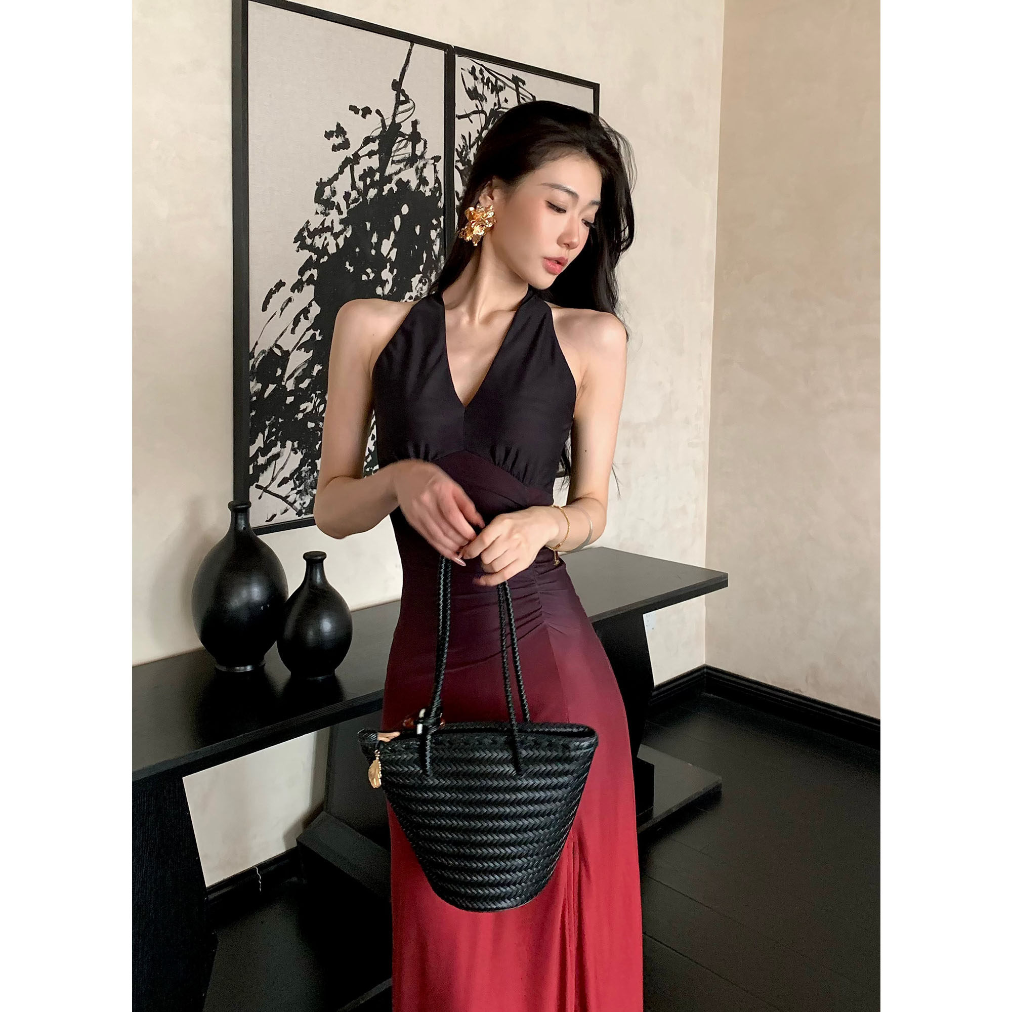 JIJINQI夏季v领无袖挂脖露肩连衣裙修身气质百搭高级感度假长裙女