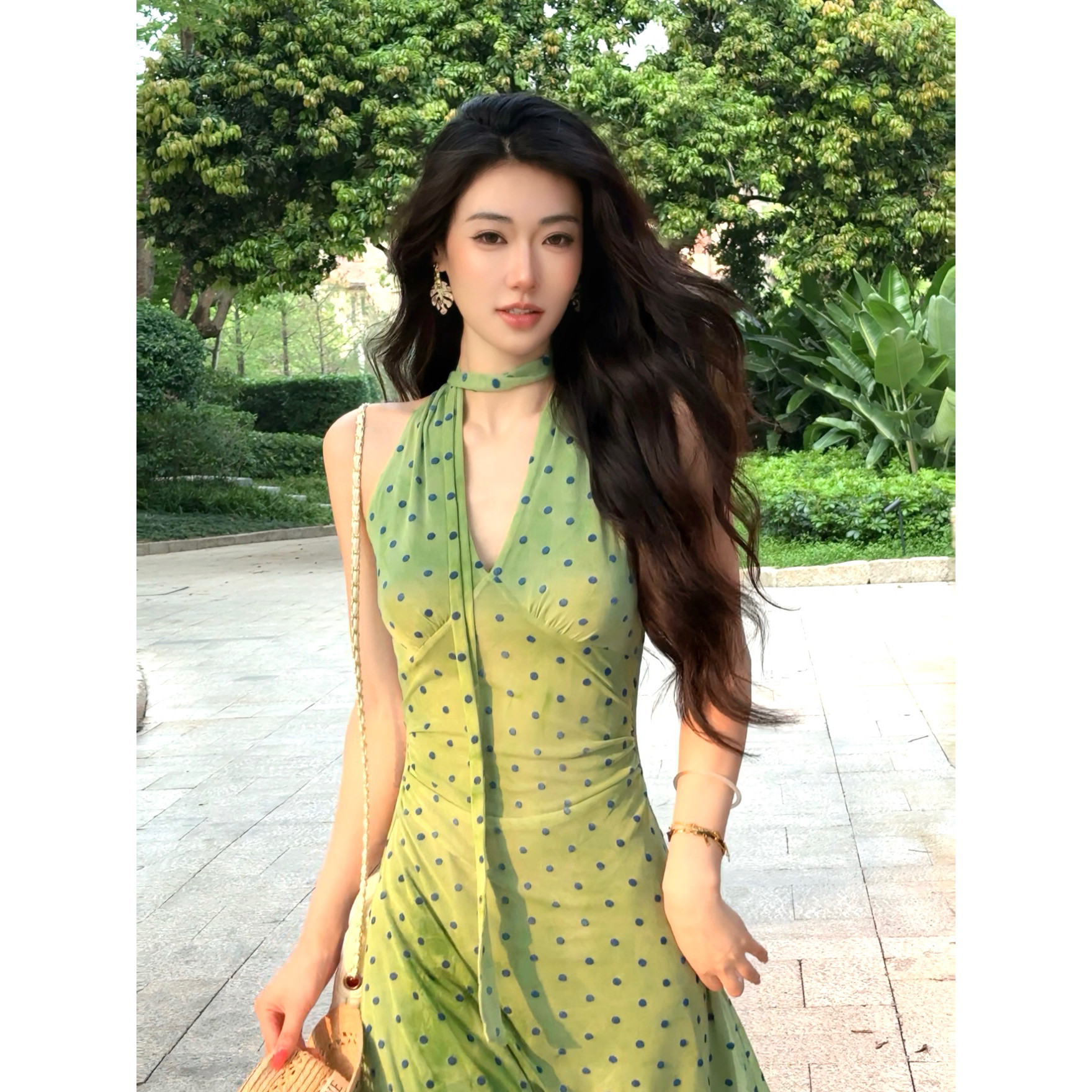 JIJINQI夏季新款v领无袖飘带连衣裙波点气质法式轻奢包臀百搭长裙