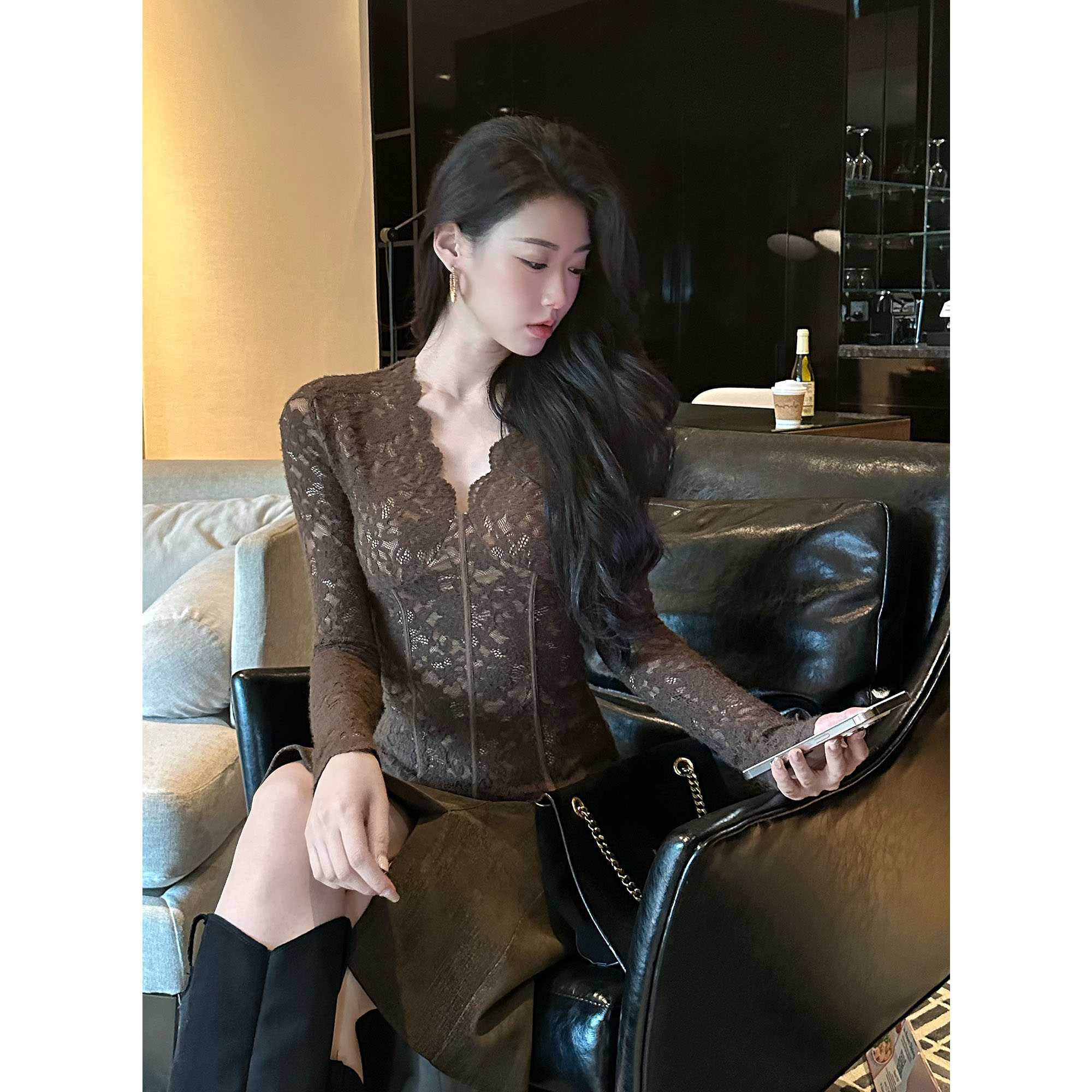 JIJINQI秋冬长袖蕾丝v领上衣性感高级感气质休闲女加绒打底衫单穿