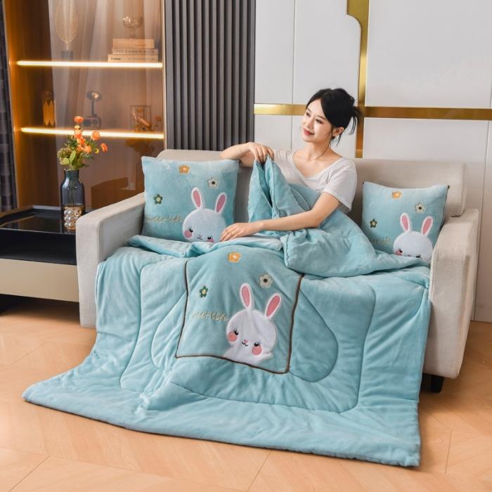 冬季加绒抱枕被子两用加厚午睡毯办公室床汽车载靠枕小毛毯二合一