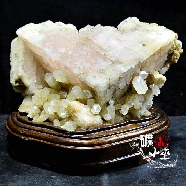 极速粉色c方解石水晶毒砂共生观光石大型摆件天然矿物晶体矿石原