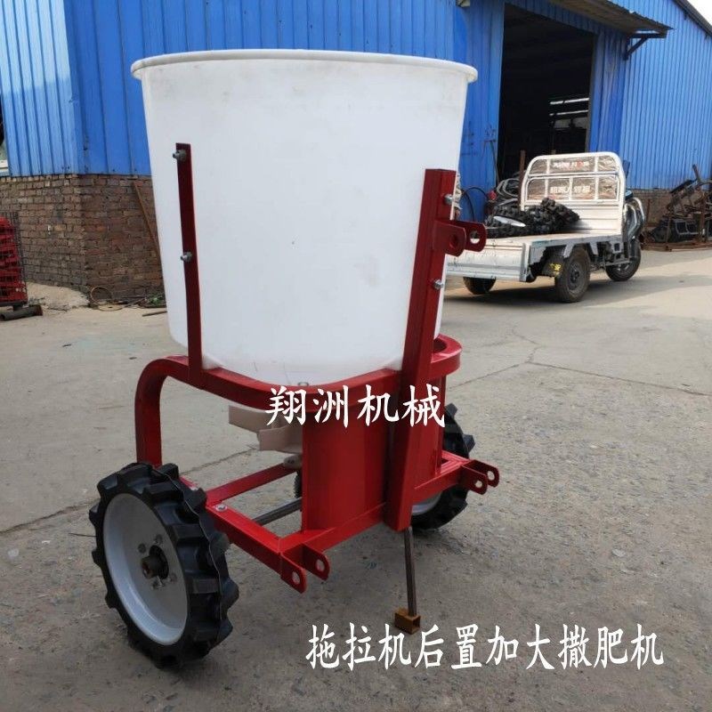 热销撒肥料机拖拉机后p悬挂撒肥料机小型轮式洒肥机草坪车牵引式