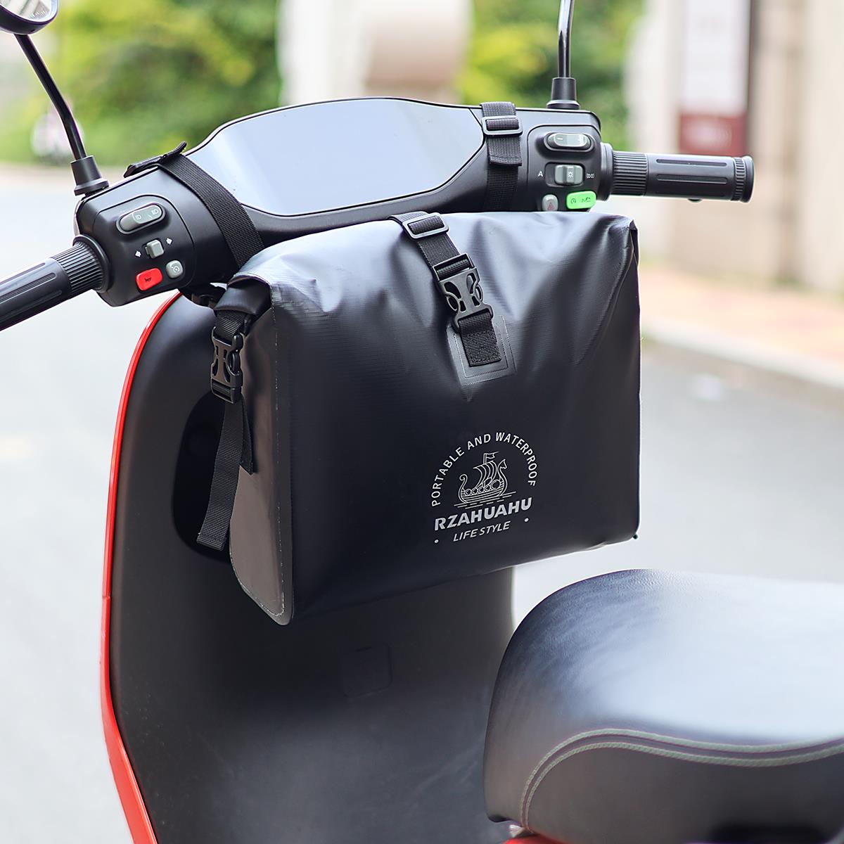 防水电动车挂物包防雨电动车雨衣收纳袋置物收纳挂袋小挂包前置兜