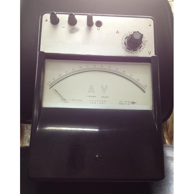 上海T24-AV交直流伏安表0.2级指针标准电压电流表0-30A7.5-750V