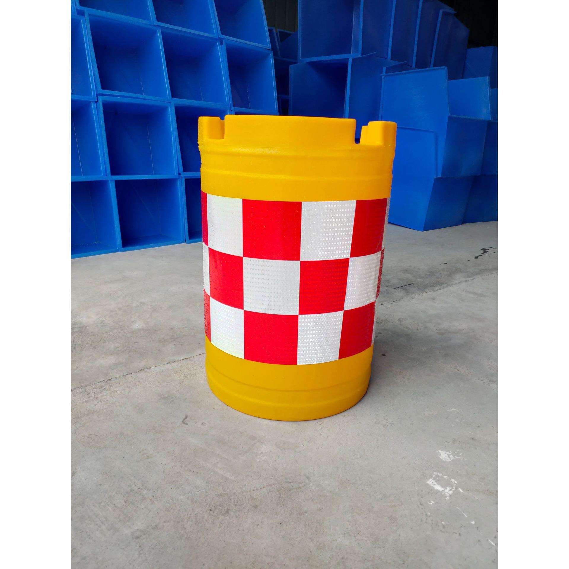 供应600*800防撞桶滚塑防撞桶大防撞桶高速防撞桶防撞沙桶