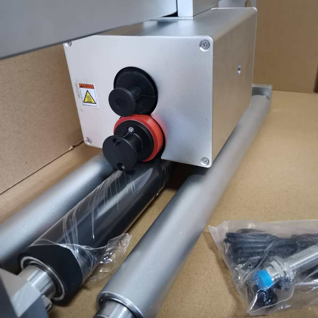 极速枕式包d装机餐具墨轮打码机1100同步跟踪生产日期自动打码机