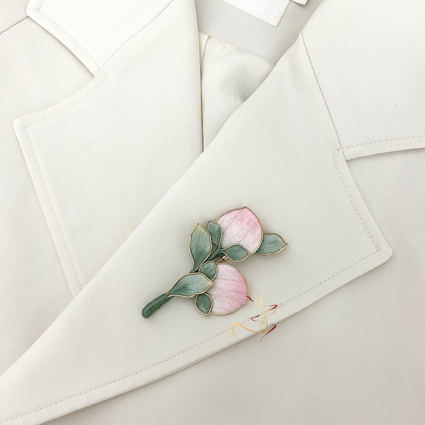 绘此间【水蜜桃】蚕丝线手工制作绒花掐丝桃子胸针精致百搭礼物