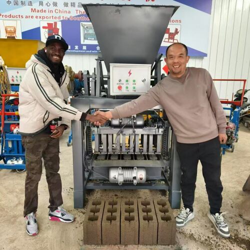 山东泰丰砖机 多功能移动式免烧砖小型水泥砖机 大型公分石破碎