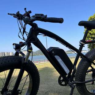 工厂直销海龙款1号52颗78颗电芯电池盒带USB锂电自行车