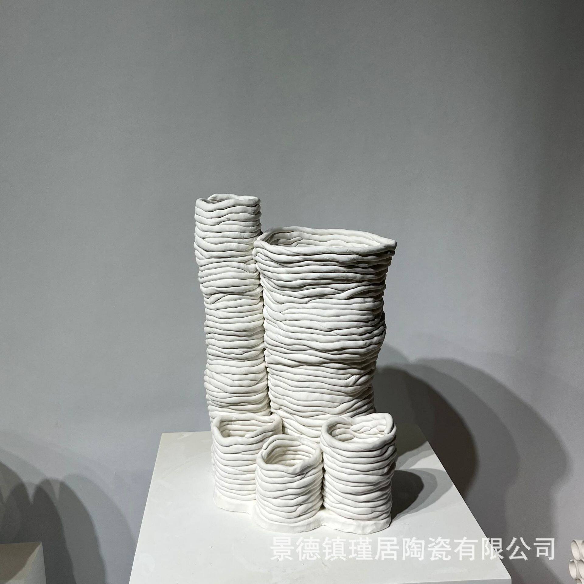 异形陶瓷纯色纯手工盘泥条花瓶插花艺术极简风摆件桌面、玄关装饰
