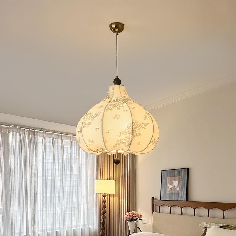 法式中古卧室书房布艺吊灯复古风实木花纹餐厅吧台栗子灯中山灯具