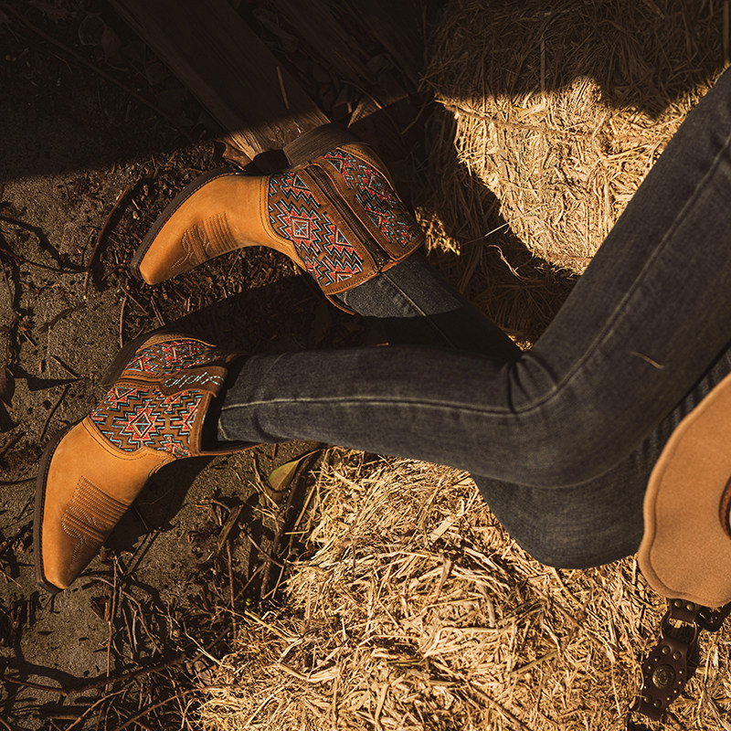 复古百搭软皮帅气显瘦增高西部牛仔靴女短筒尖头棕色四季靴