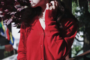 克什米尔山羊绒V领女款开衫大红色适合春秋冬