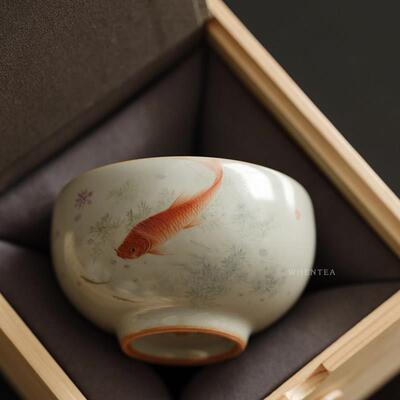 闻说|景德镇市纯手绘天青汝窑品茗杯《自在鲤》晓华制