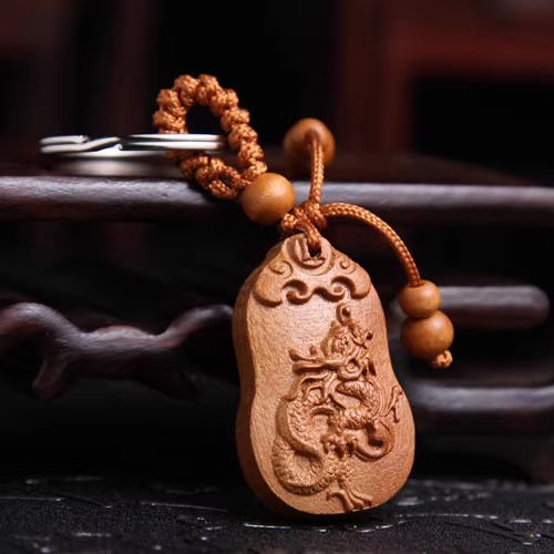 速发2024甲质龙年专属十二生肖桃挂扣雕刻款木辰男款木件