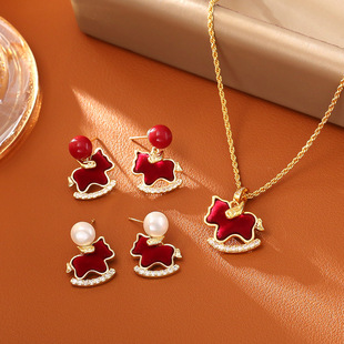 马上好运红色植绒锆石吊坠项链新国潮生肖小马红珠子新年款耳钉女