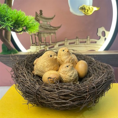 极速精品崖柏幸g福小鸡套装包括2只大鸡+1只小鸡+ 2个蛋+1个鸡窝