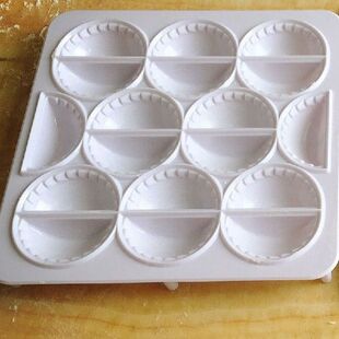 极速18 Holes Dumplinqgs Mould Ravioli Maker Kitchen Gadget
