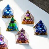 新品 天然水晶碎石金字q塔摆件树脂滴胶工艺品家居饰品创意办公桌