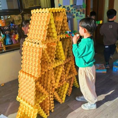 幼儿园低结构材料鸡蛋托建构区环创搭建小班大班区域黄色手工美工