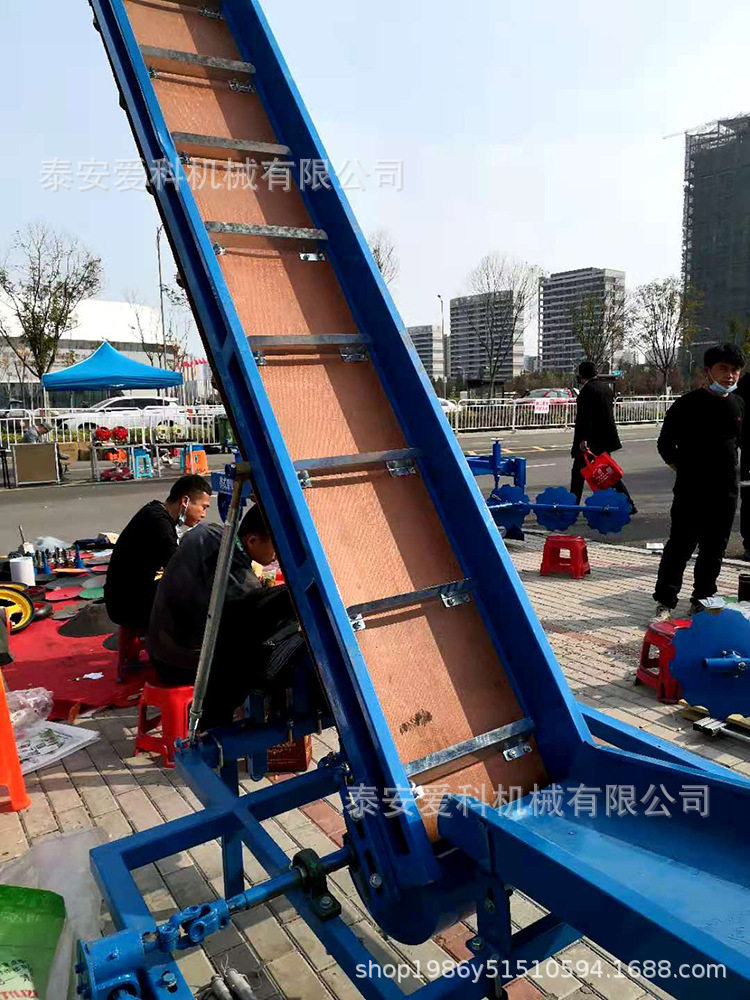 甘肃张掖家用辣椒摘果机朝天椒大辣椒品种采摘果机自动装袋装车