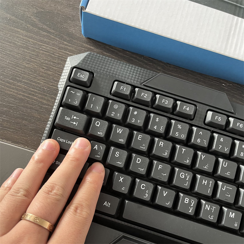 极速出口a阿拉伯!摸上去定会喜欢!机械感静音无线电脑键盘滑鼠组