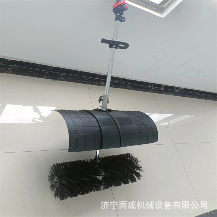 手扶人造草丝梳理机厂家人造草坪冲砂梳草机座驾式冲砂机