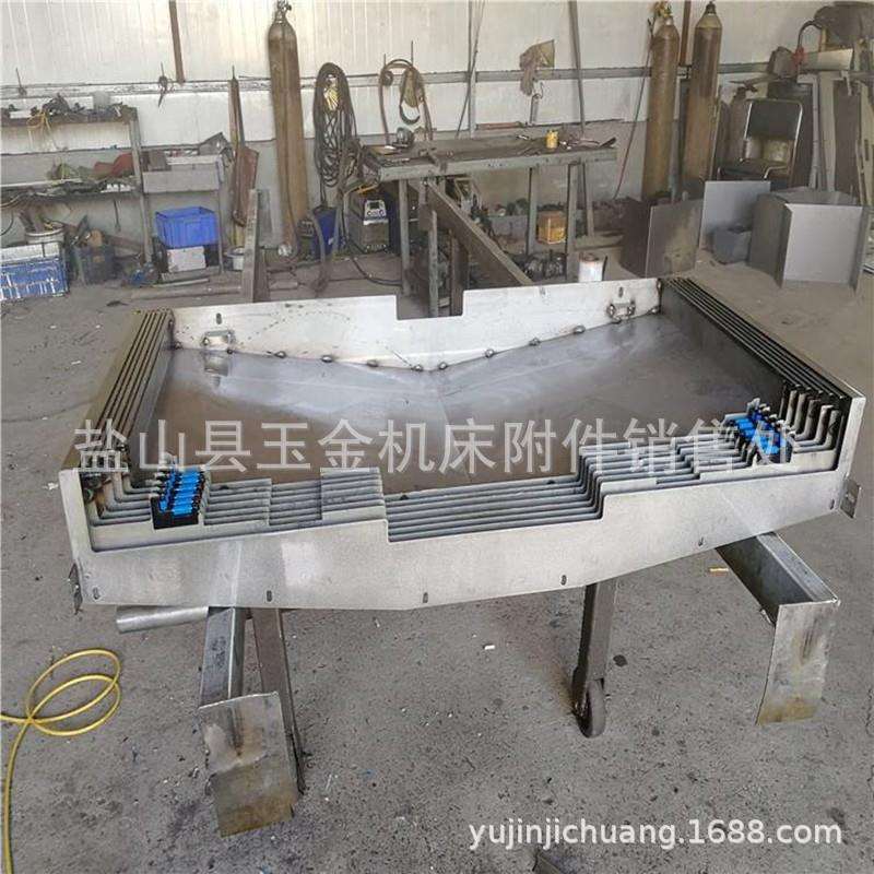 机床导轨不锈钢板/钢板防护罩数控伸缩式钢制防护罩图片
