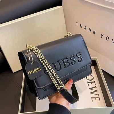 今年流行包包2025新款高级感轻奢字母单肩女包黑色链条斜挎小方包