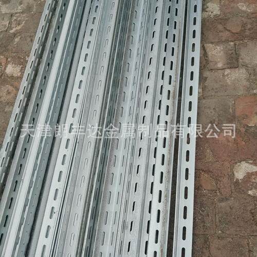 天津QEV895845235架用弯等镀锌角钢 边货国标支撑用热镀锌冲孔花